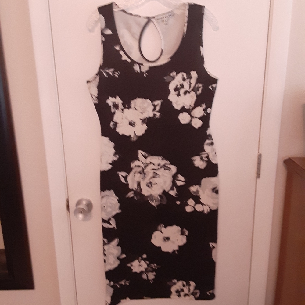 almost famous black and white floral dress